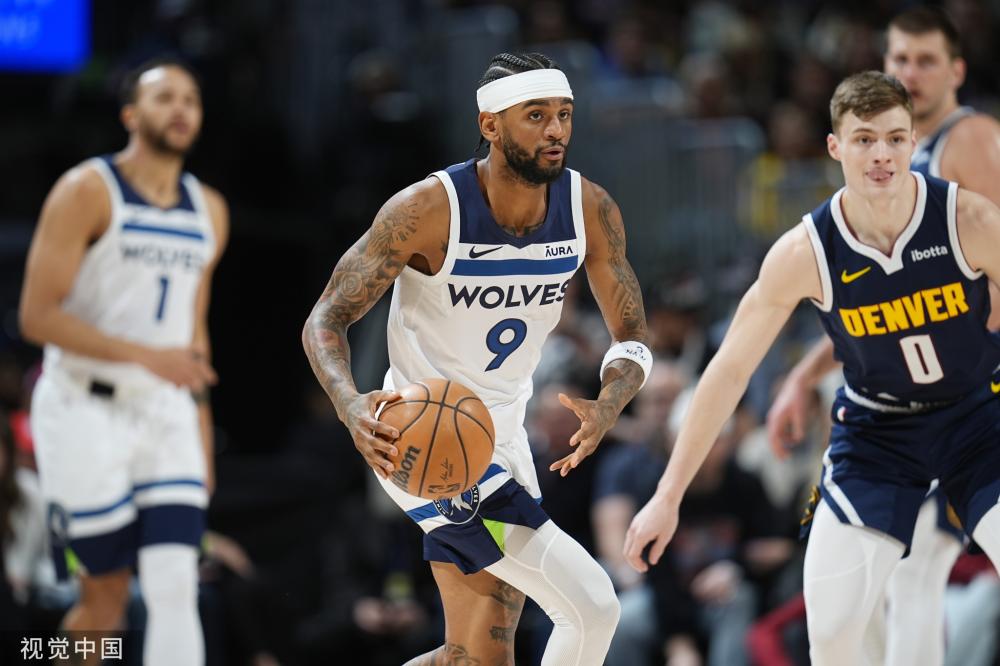 他在空中对 他在空中对