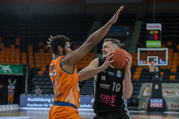 双方各有一 双方各有一