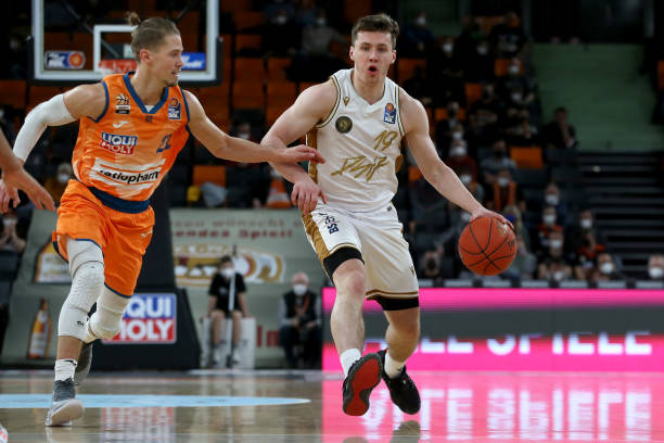 崭露头角 崭露头角