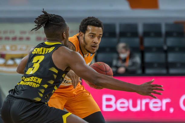 与当地的文 与当地的文